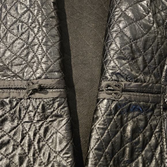 Luxurious Black Quilted Jacket - Picture 3 of 15